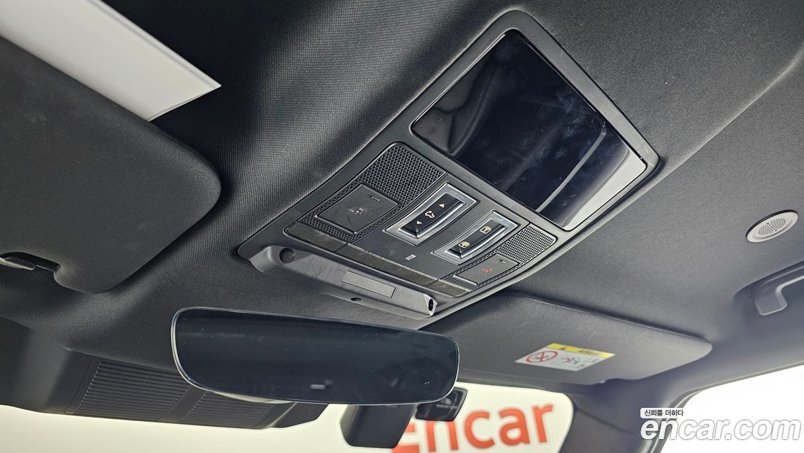 Land Rover Defender 2023