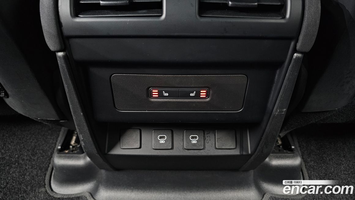 Land Rover Defender 2023