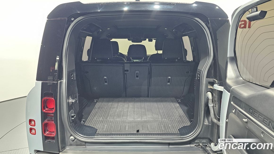 Land Rover Defender 2023