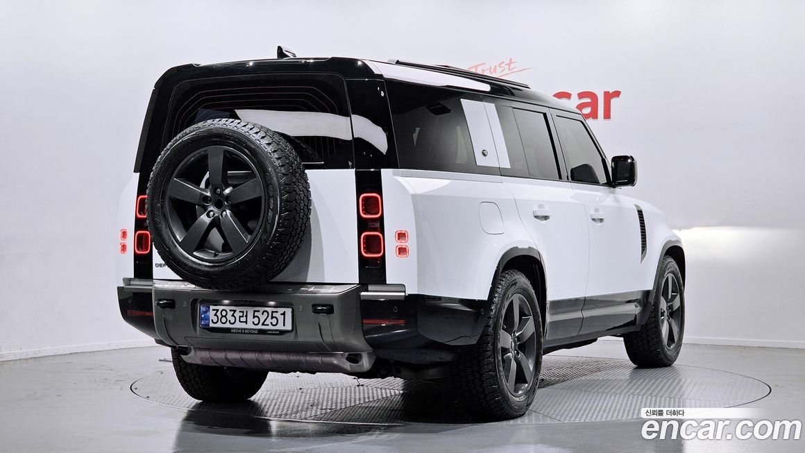 Land Rover Defender 2024