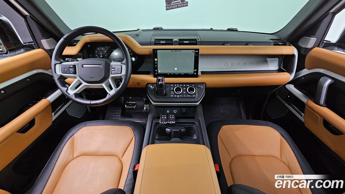 Land Rover Defender 2024