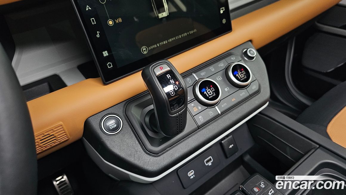 Land Rover Defender 2024