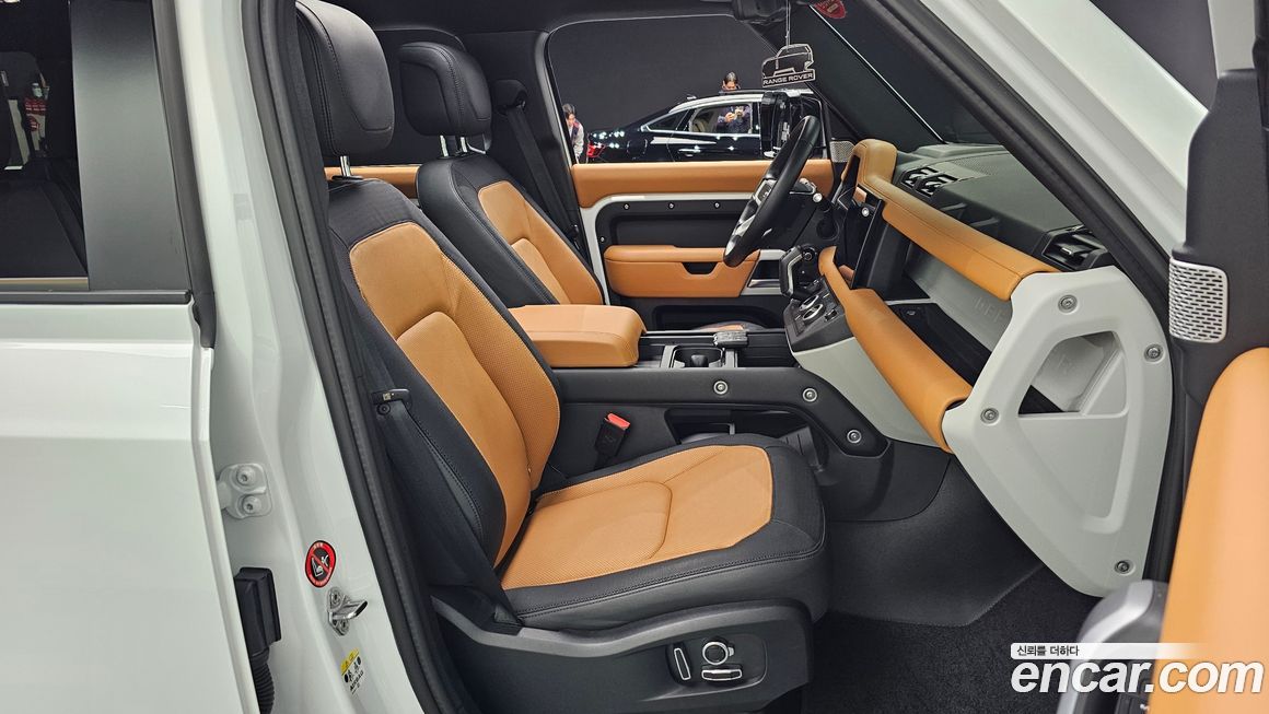 Land Rover Defender 2024