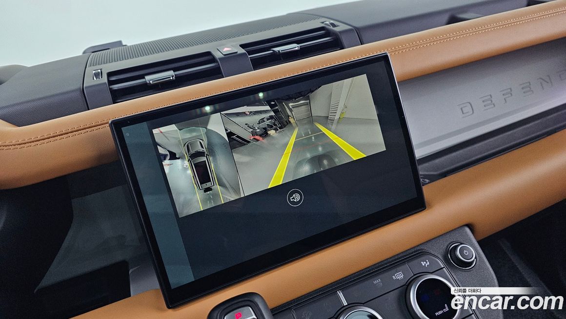 Land Rover Defender 2024