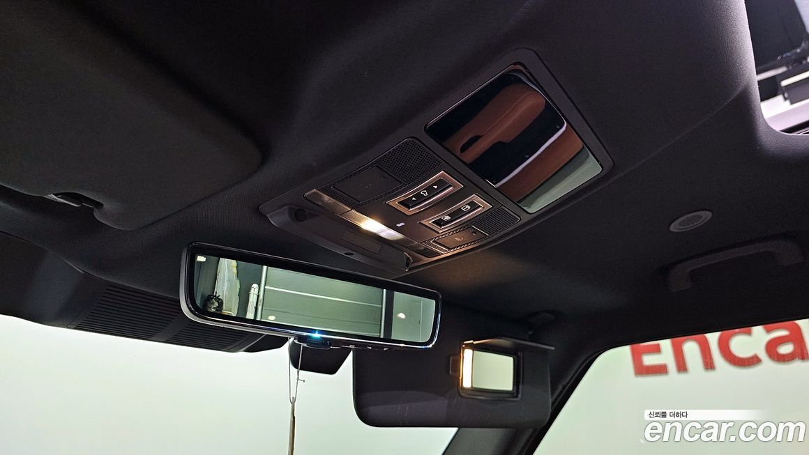 Land Rover Defender 2024