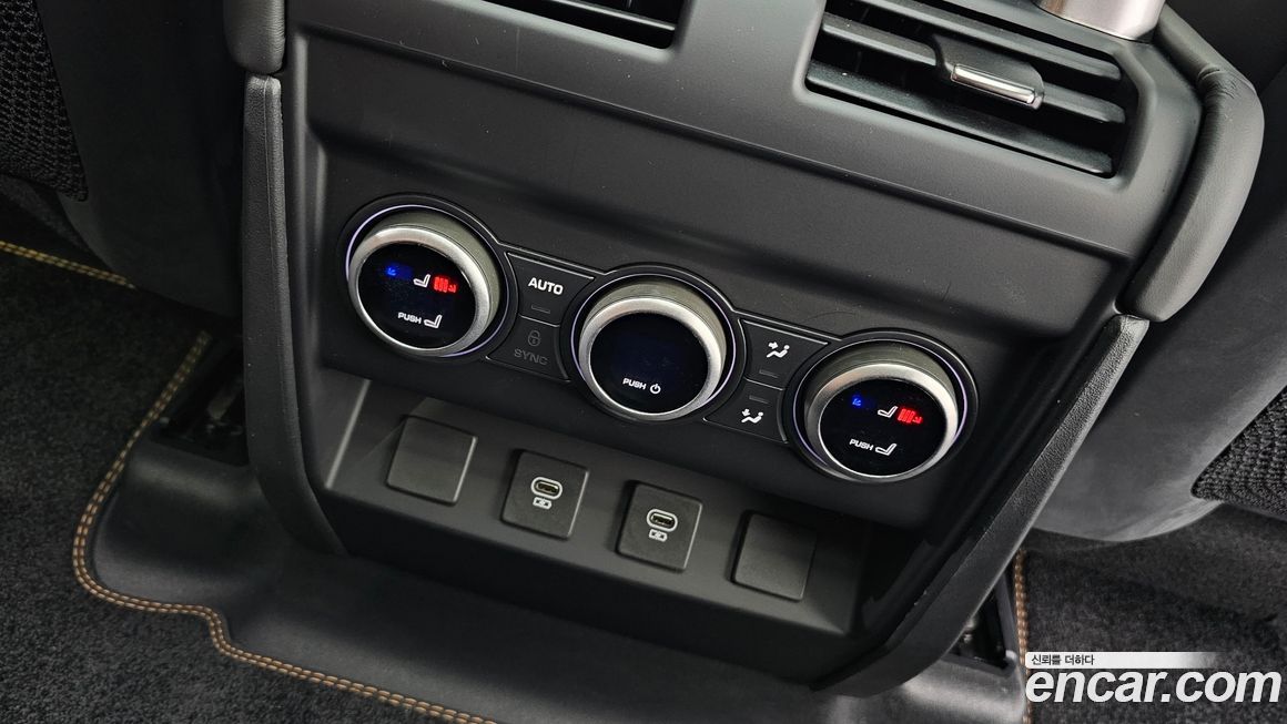 Land Rover Defender 2024