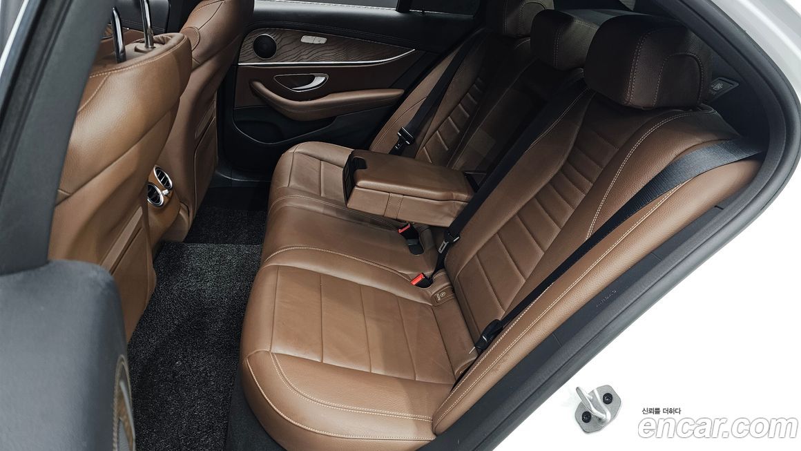 Mercedes-Benz E-Class 2021