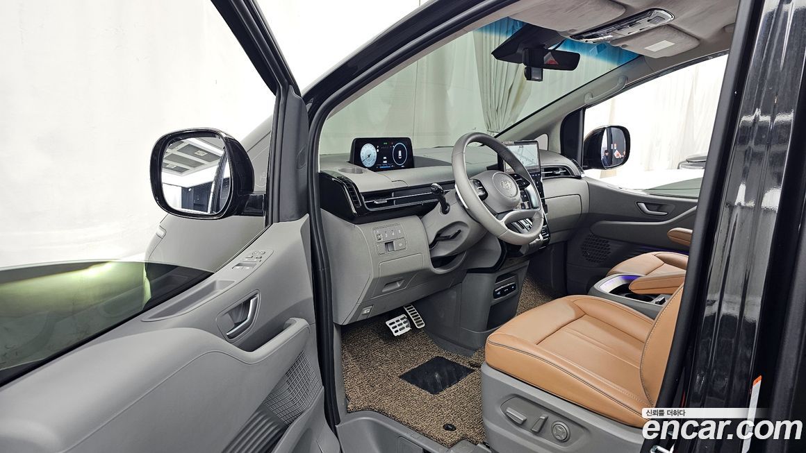 Hyundai Staria 2025