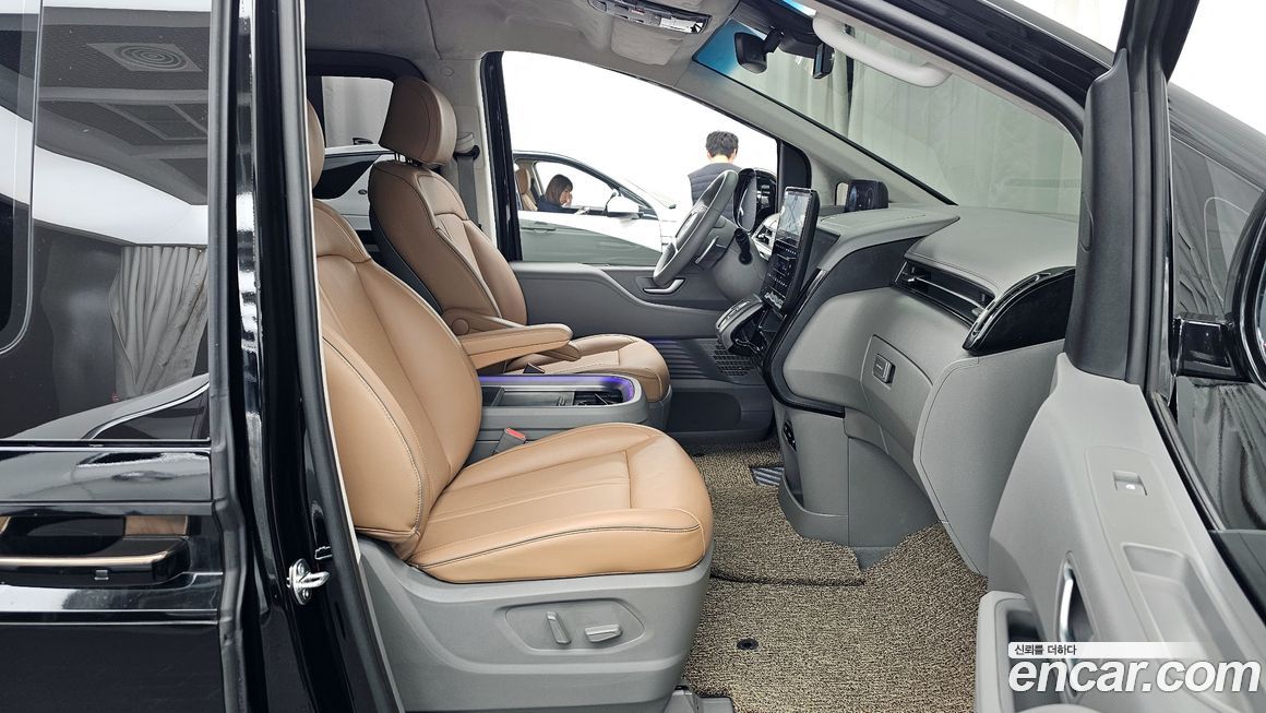 Hyundai Staria 2025
