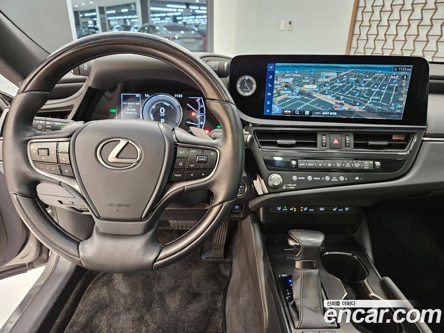 Lexus ES 2023