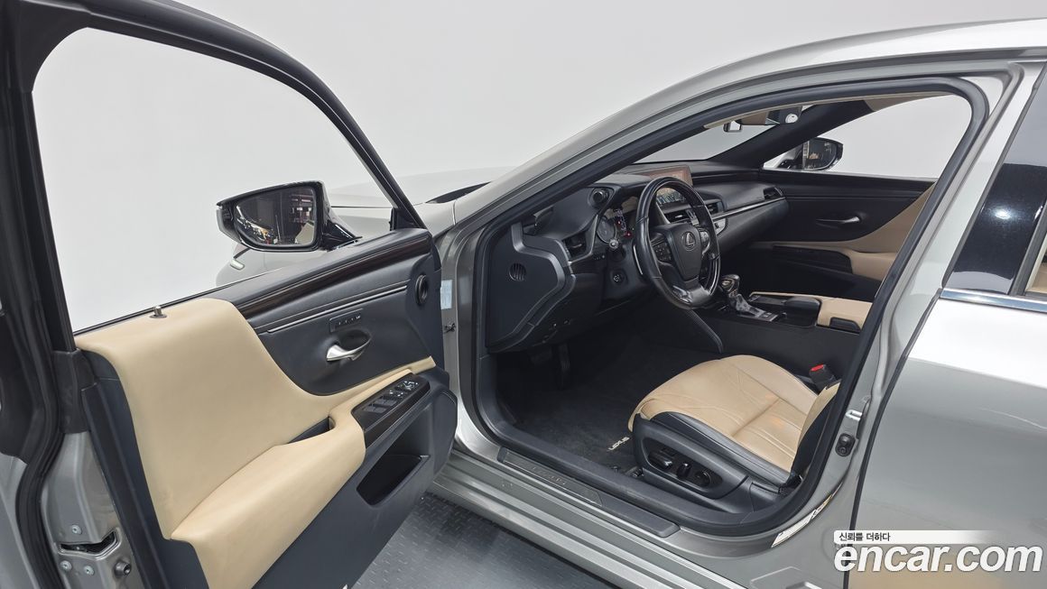 Lexus ES 2019