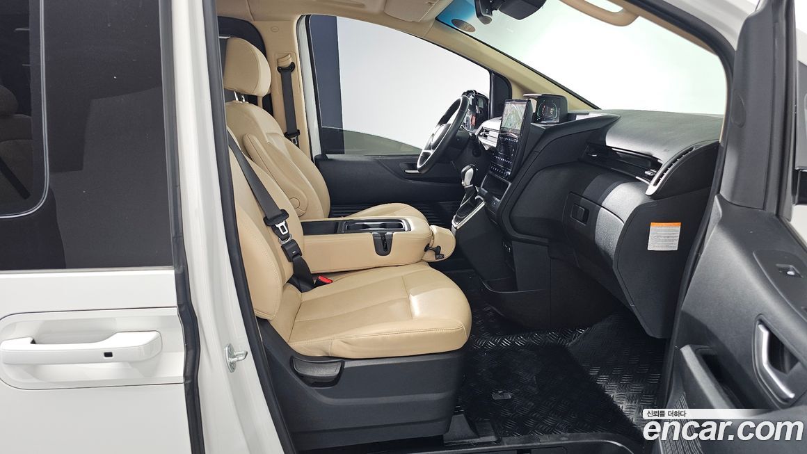 Hyundai Staria 2025