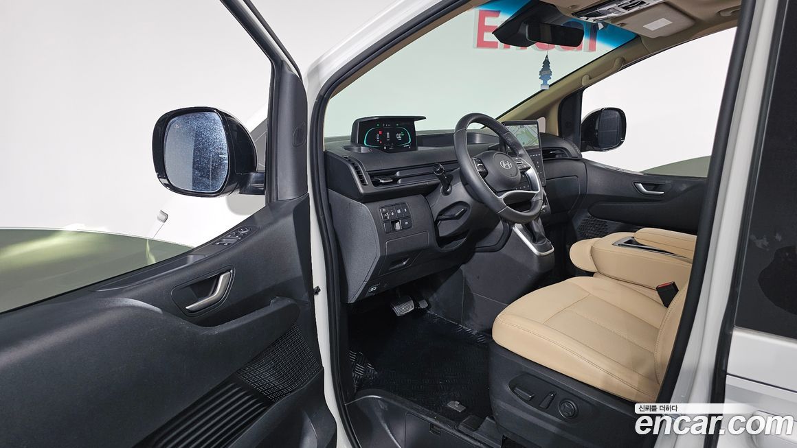 Hyundai Staria 2025