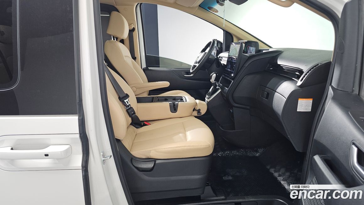 Hyundai Staria 2025