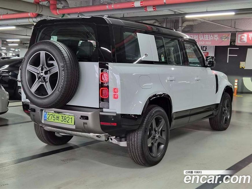Land Rover Defender 2024