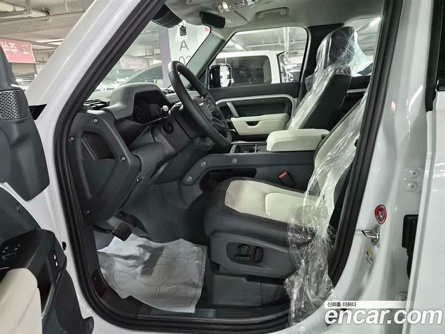 Land Rover Defender 2024