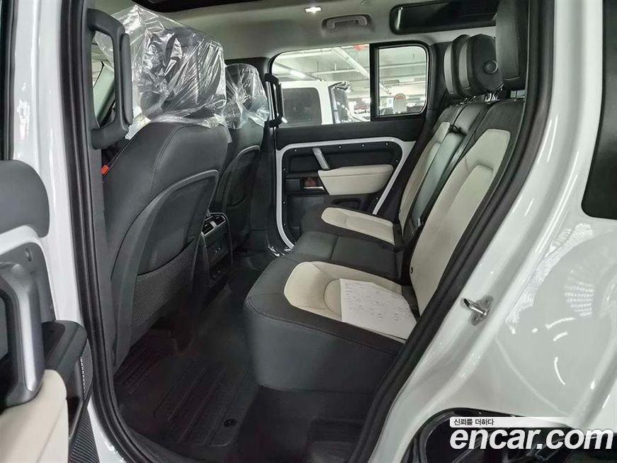 Land Rover Defender 2024