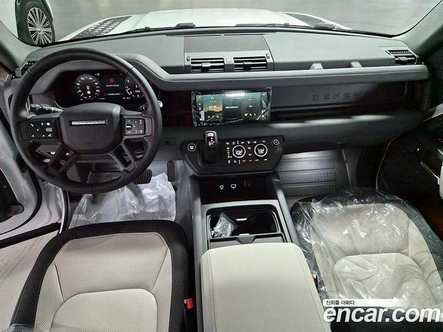 Land Rover Defender 2024