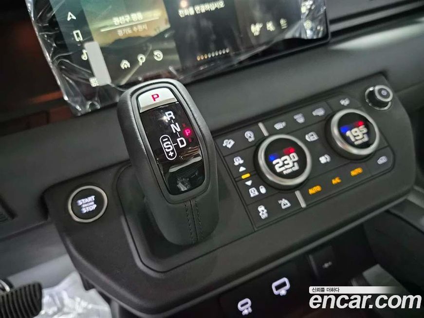 Land Rover Defender 2024