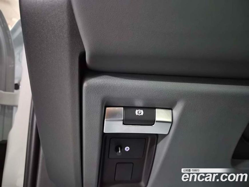 Land Rover Defender 2024