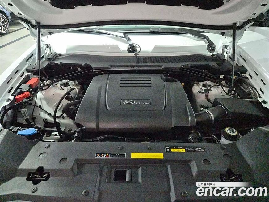 Land Rover Defender 2024