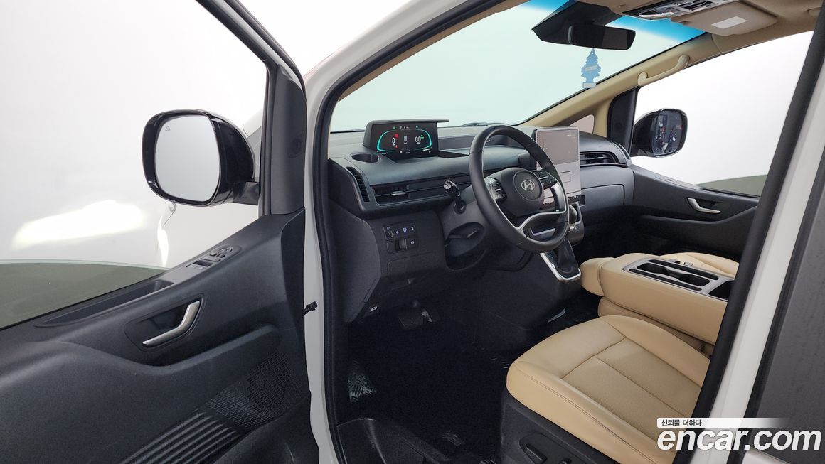 Hyundai Staria 2025