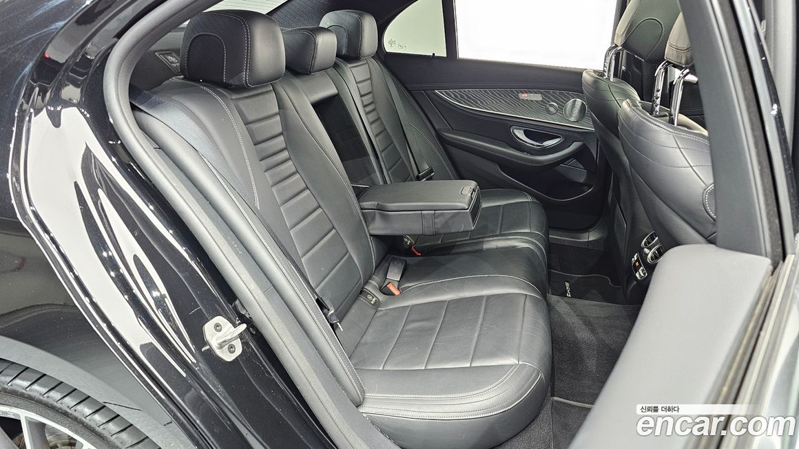 Mercedes-Benz E-Class 2021