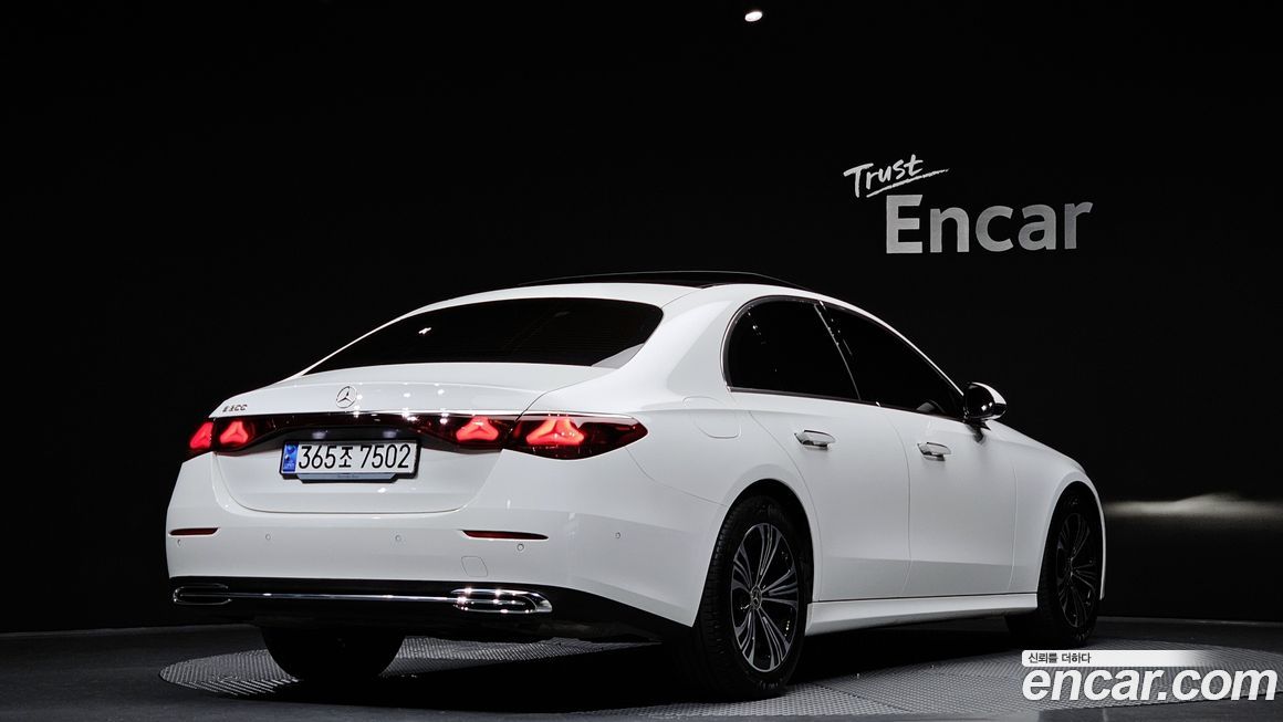 Mercedes-Benz E-Class 2024