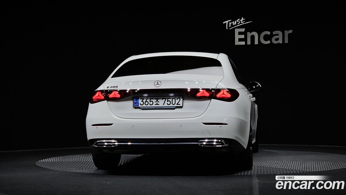 Mercedes-Benz E-Class 2024