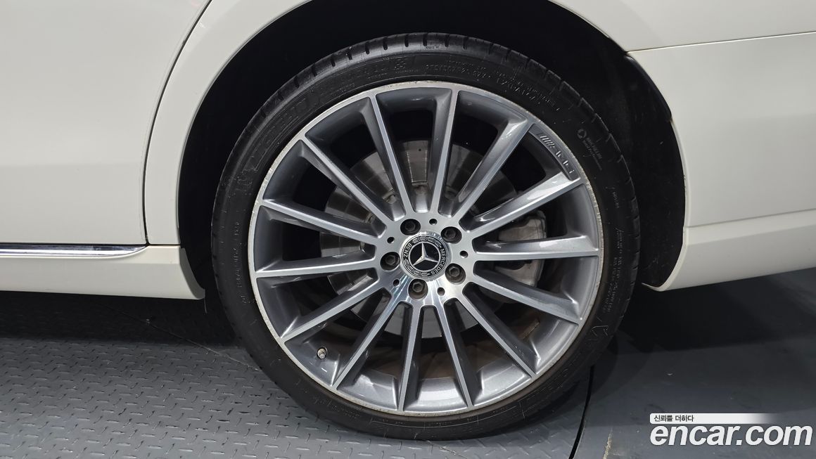 Mercedes-Benz E-Class 2023