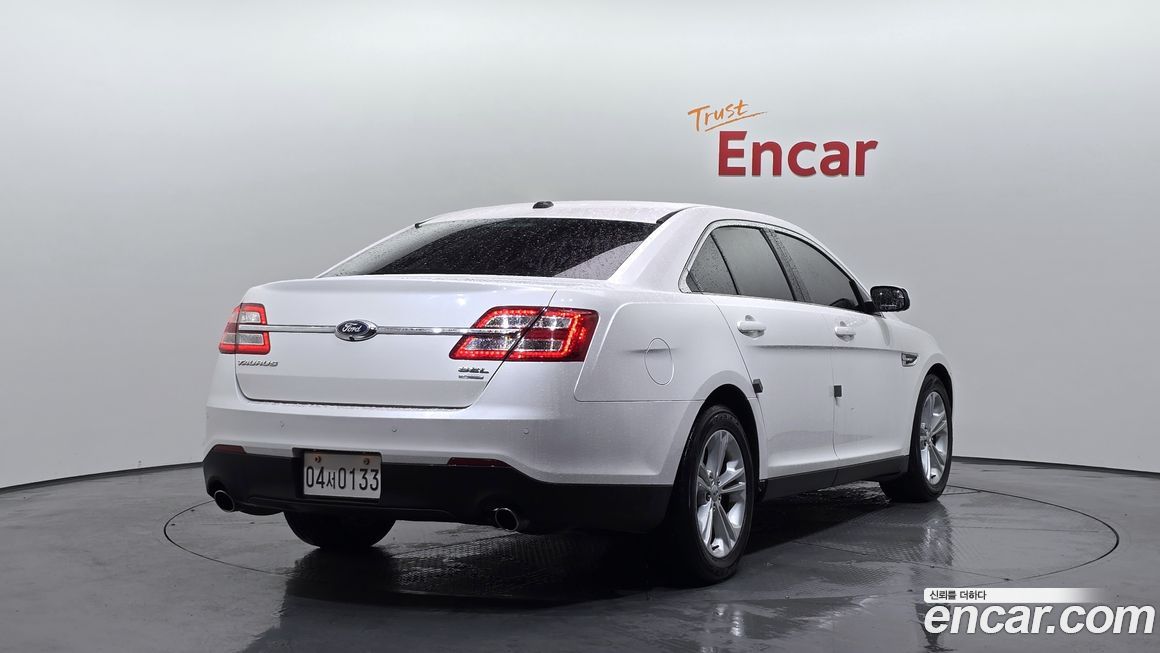 Ford Taurus 2016