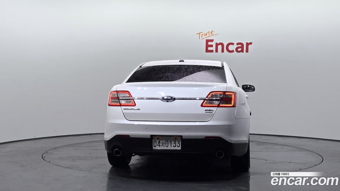 Ford Taurus 2016