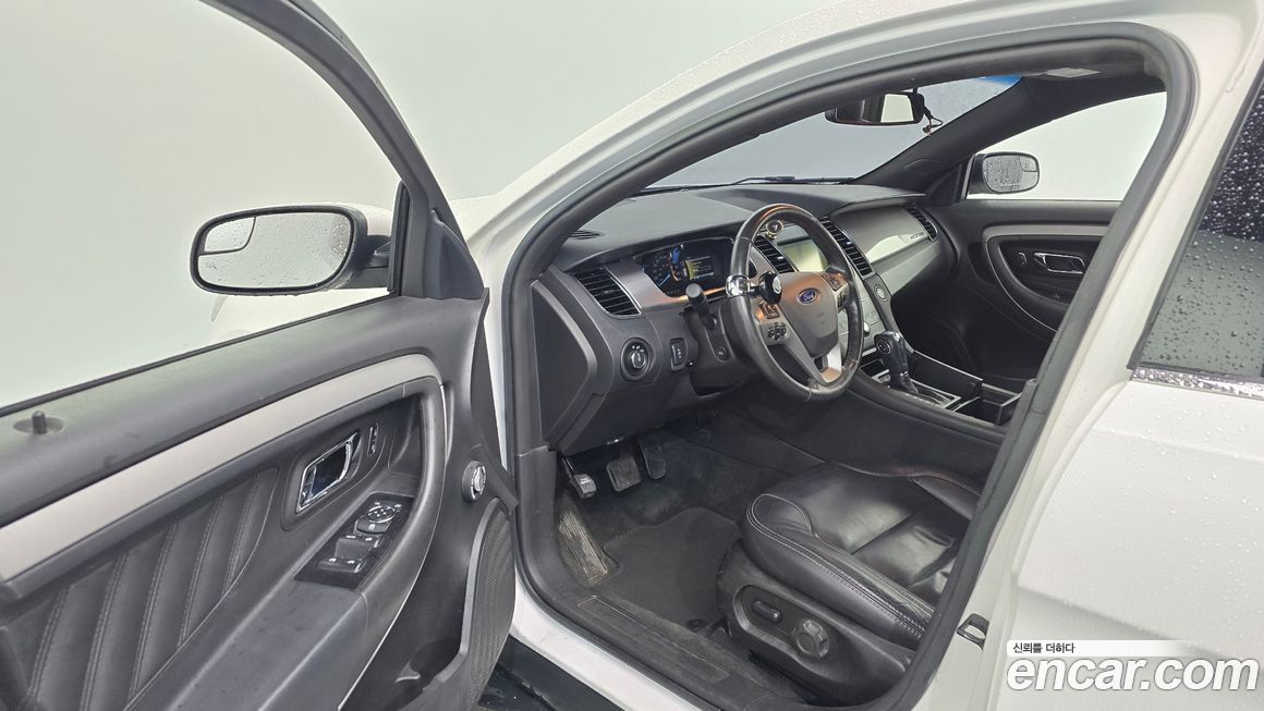 Ford Taurus 2016
