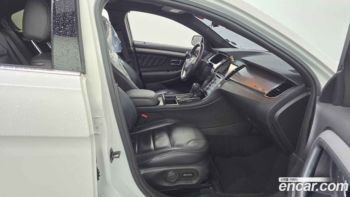 Ford Taurus 2016