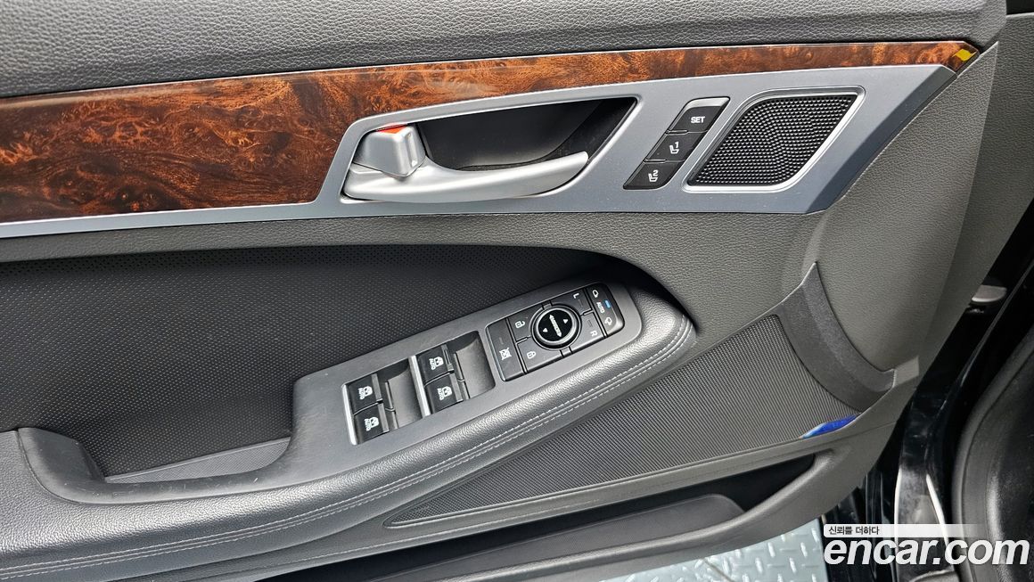 Hyundai Genesis 2016