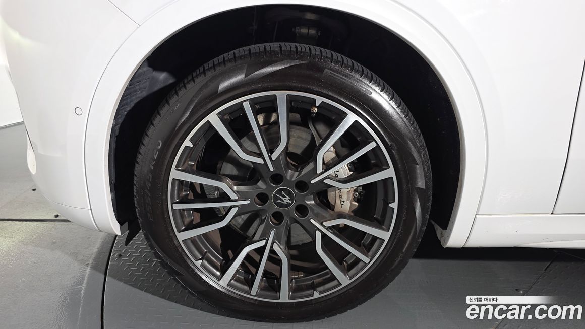 Maserati Grecale 2023