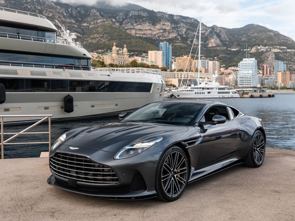 Aston Martin DB12