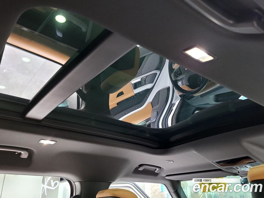 Land Rover Defender 2023