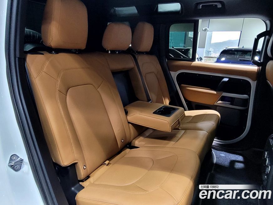 Land Rover Defender 2023