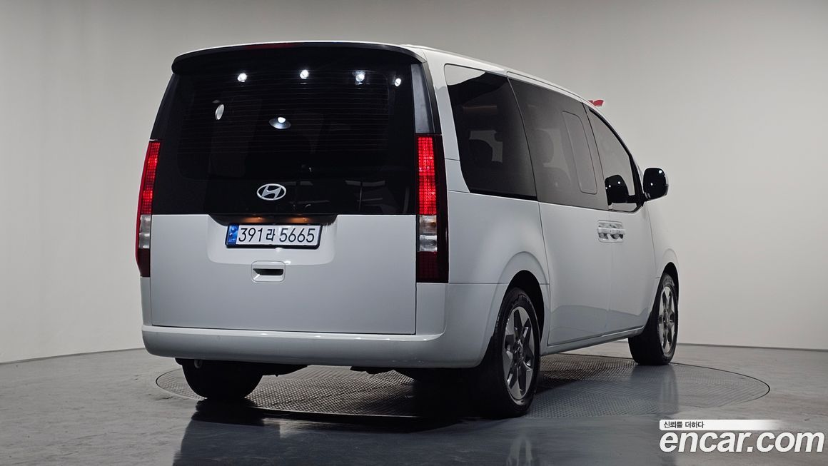 Hyundai Staria 2025