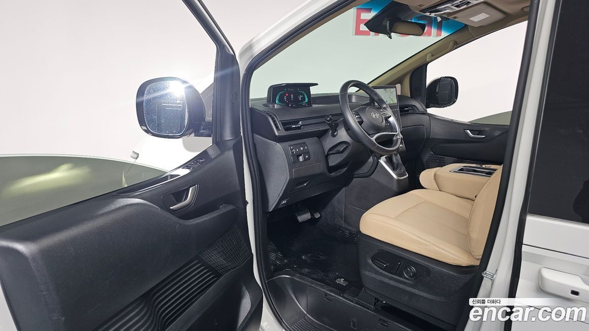 Hyundai Staria 2025
