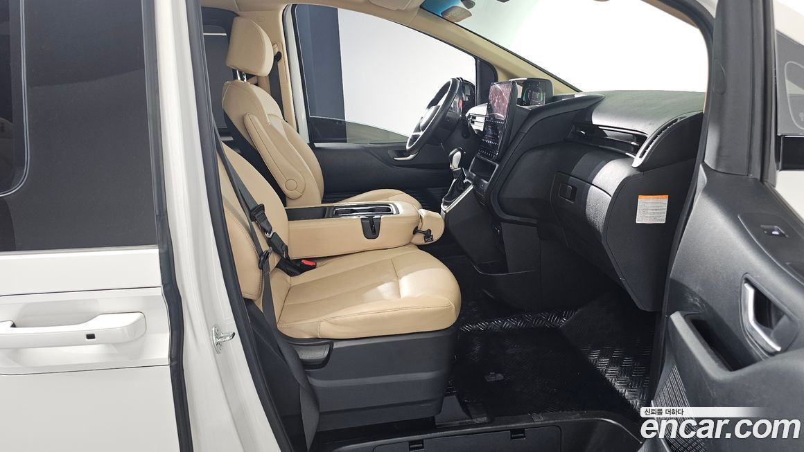 Hyundai Staria 2025