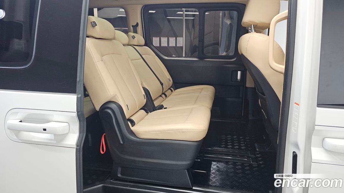 Hyundai Staria 2025