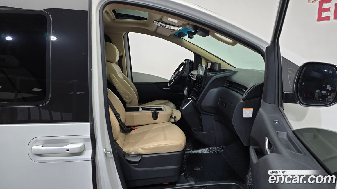 Hyundai Staria 2025
