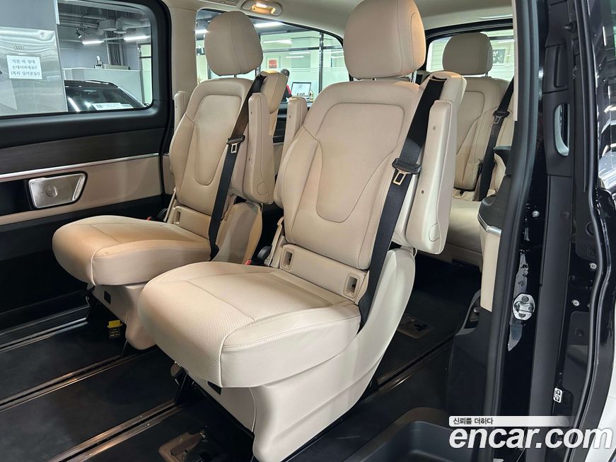 Mercedes-Benz V-Class 2025