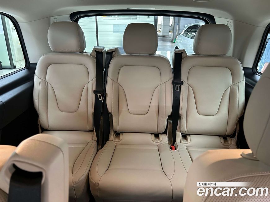 Mercedes-Benz V-Class 2025