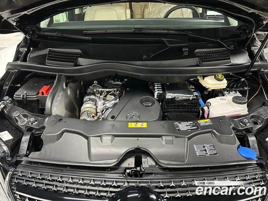 Mercedes-Benz V-Class 2025