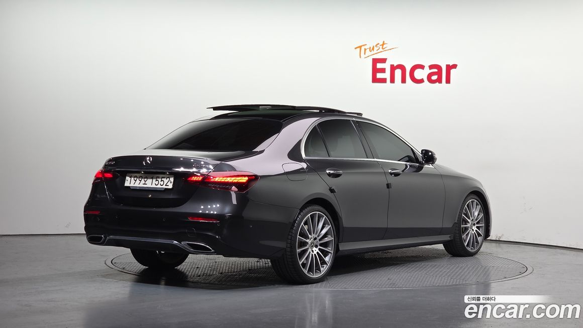 Mercedes-Benz E-Class 2022