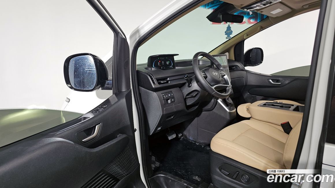 Hyundai Staria 2025