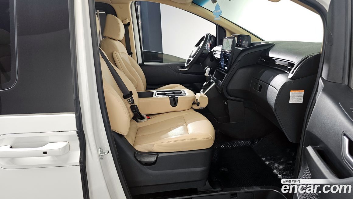 Hyundai Staria 2025